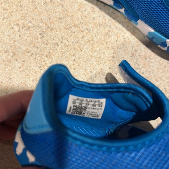 Adidas Kids Blue Slip-On Shoes slides sandals Large instep with Velcro closure - Picture 6 of 9